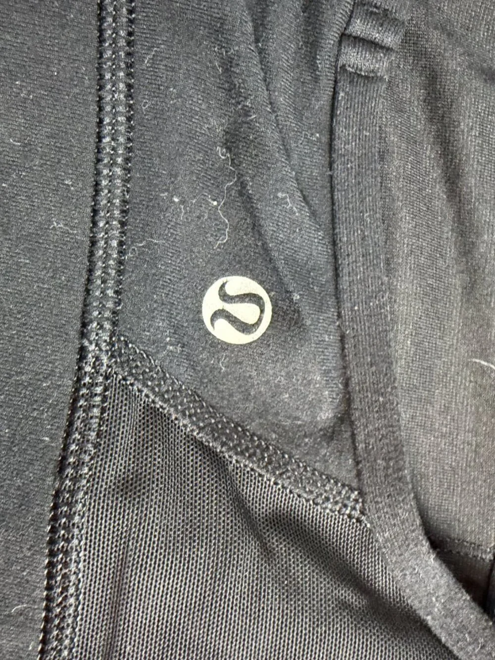 Lululemon Flow Y bra with a mesh back and racerback straps Size 4 Black